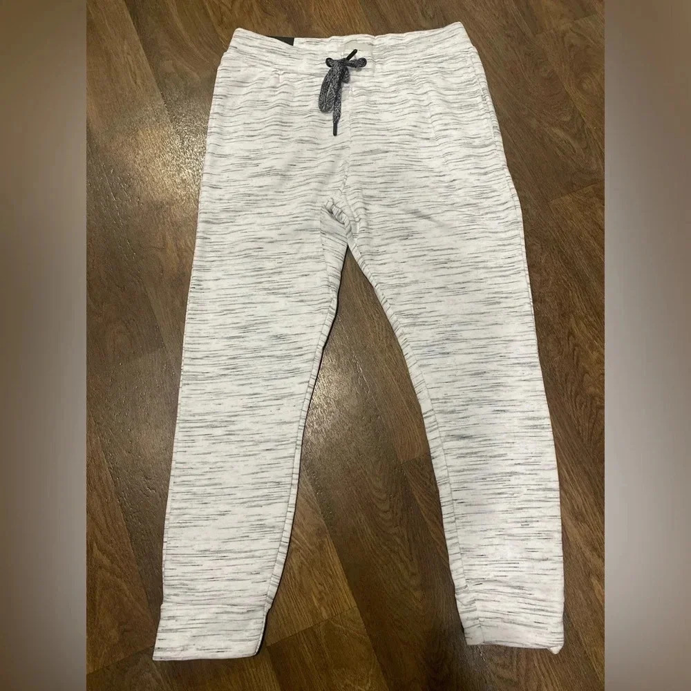 Six Lincoln Men’s Joggers Pants Size Large Slim Fit White black NWT